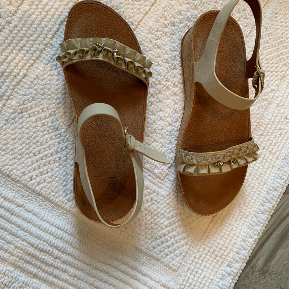 Fitflop beige sandals Size 9.